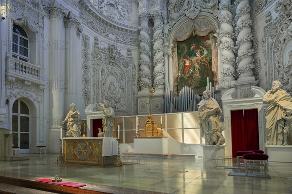 Main altar of the Theatine Church with figures of saints