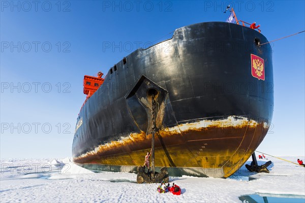 Icebreaker '50 years of victory' on the North Pole