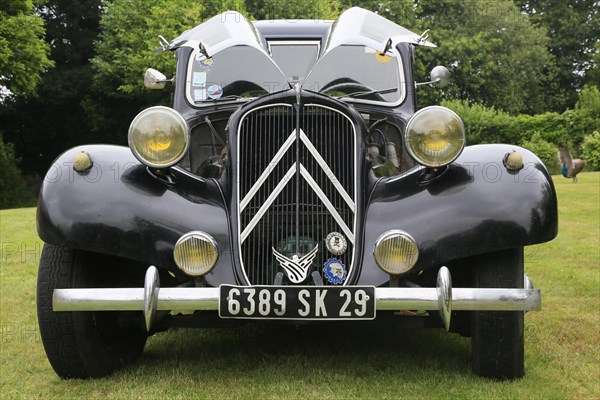 Oldtimer Citroen Traction 11 BL legere from 1957 in black