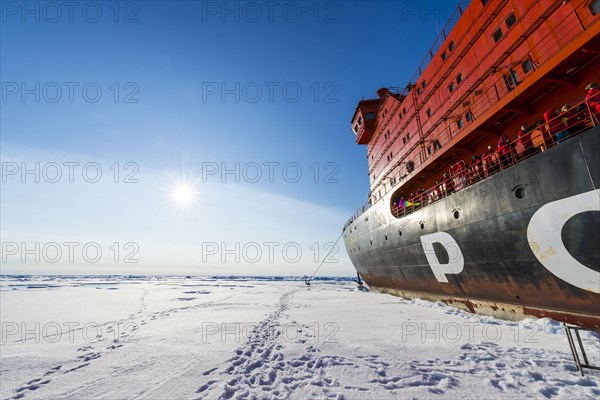 Icebreaker '50 years of victory' on the North Pole