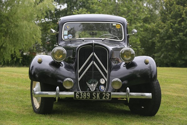 Oldtimer Citroen Traction 11 BL legere from 1957 in black