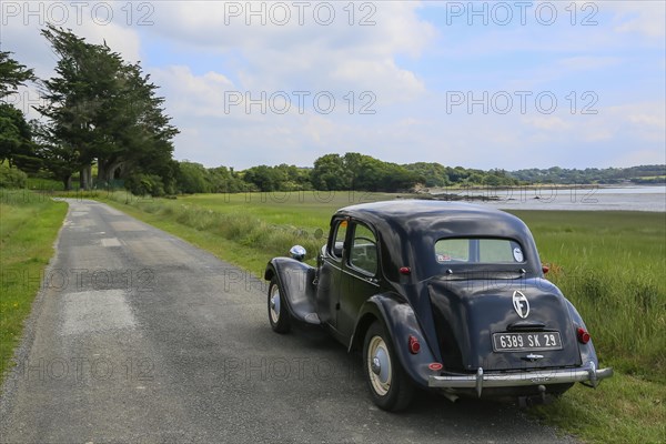 Oldtimer Citroen Traction 11 BL legere from 1957 in black