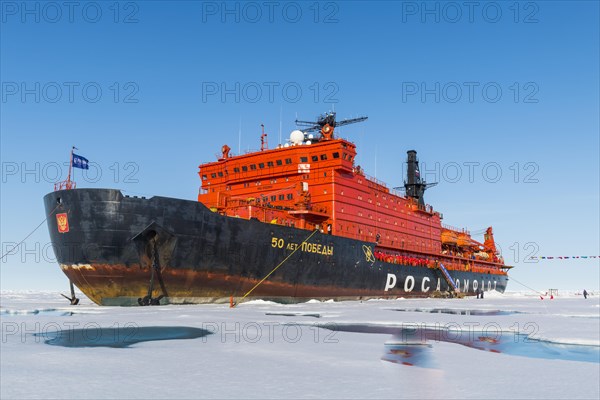 Icebreaker '50 years of victory' on the North Pole