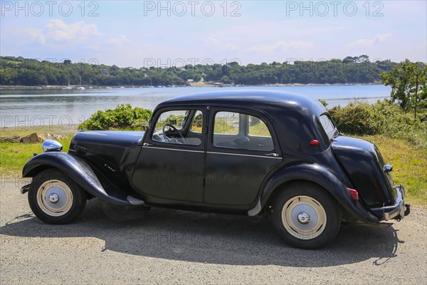 Oldtimer Citroen Traction 11 BL legere from 1957 in black