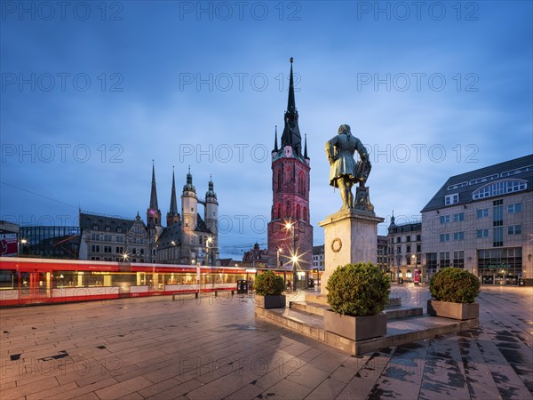 Market place with market church Unser Lieben Frauen