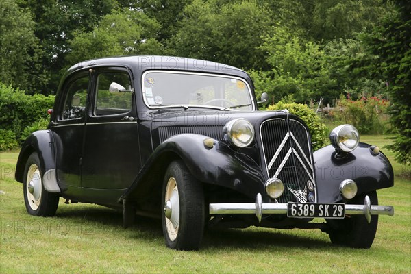 Oldtimer Citroen Traction 11 BL legere from 1957 in black