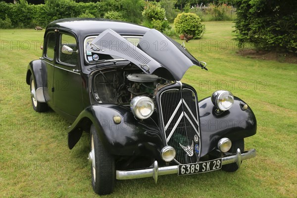 Oldtimer Citroen Traction 11 BL legere from 1957 in black