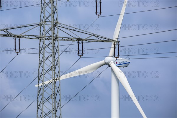 Wind turbines and power pylons at the Rundlingsdorf Gistenbeck