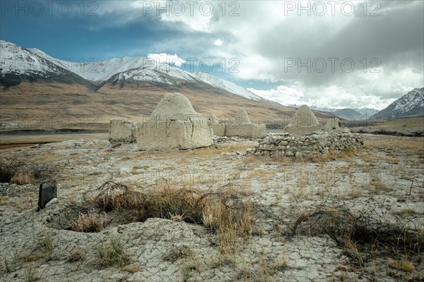 Brick and mud tumuli