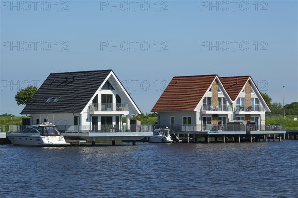 Pile houses on the river Harle