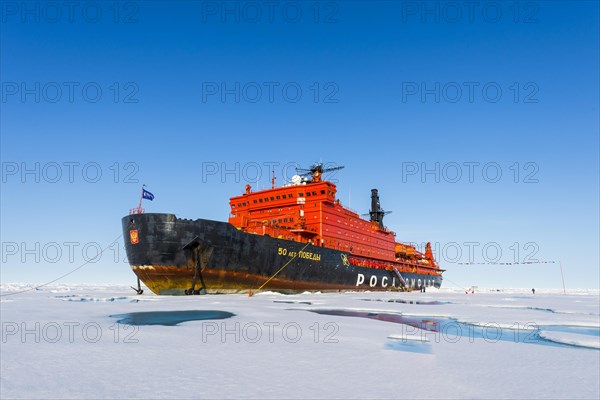 Icebreaker '50 years of victory' on the North Pole