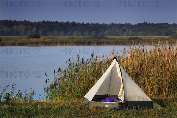 Tent at the Stresow lake in the Wrechower Aue