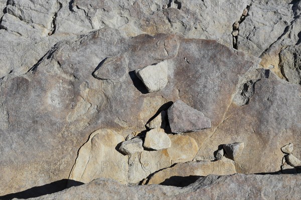 Stone pattern in a dry riverbed