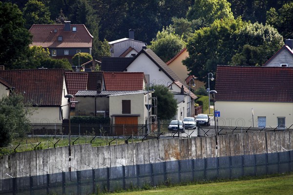 Border fortification with border fence