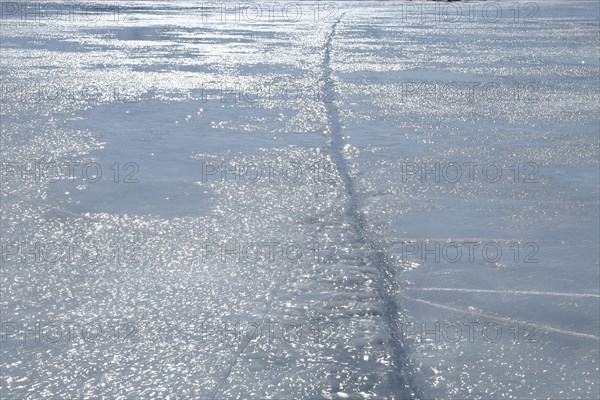 Reflective ice pattern