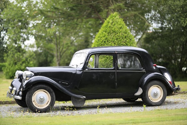 Oldtimer Citroen Traction 11 BL legere from 1957 in black