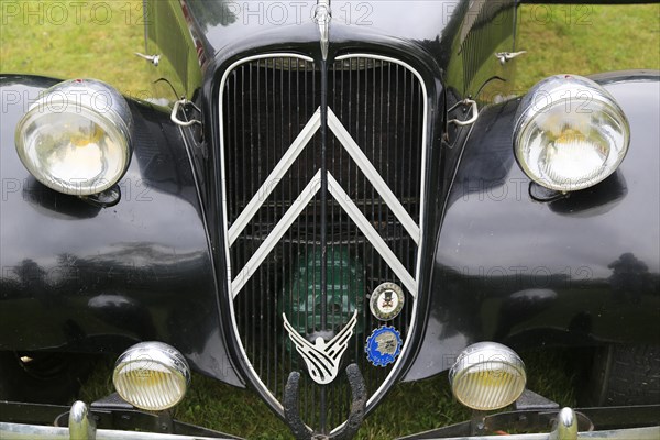 Oldtimer Citroen Traction 11 BL legere from 1957 in black