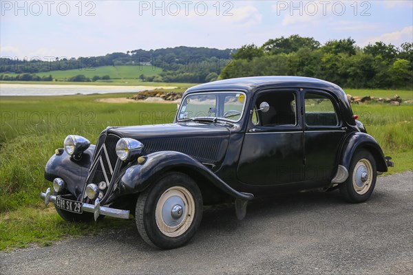 Oldtimer Citroen Traction 11 BL legere from 1957 in black