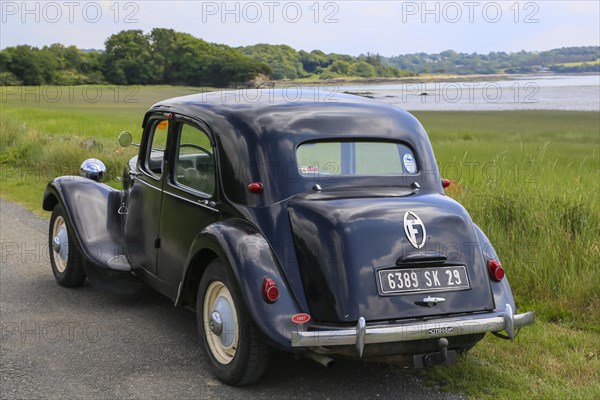 Oldtimer Citroen Traction 11 BL legere from 1957 in black