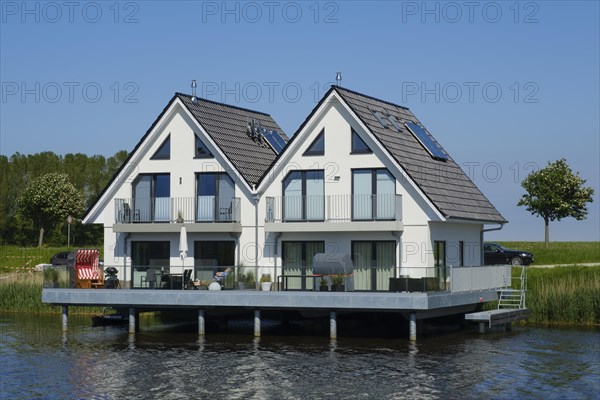 Pile houses on the river Harle