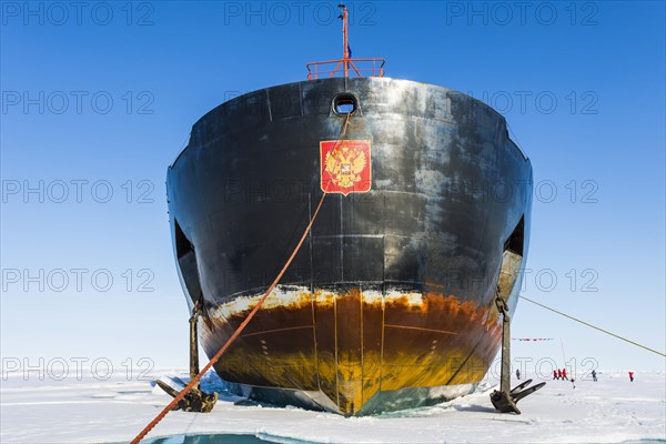 Icebreaker '50 years of victory' on the North Pole