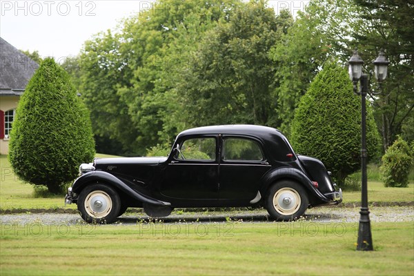 Oldtimer Citroen Traction 11 BL legere from 1957 in black