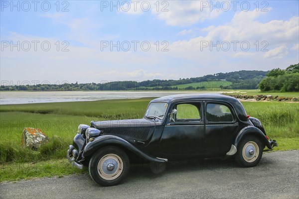Oldtimer Citroen Traction 11 BL legere from 1957 in black