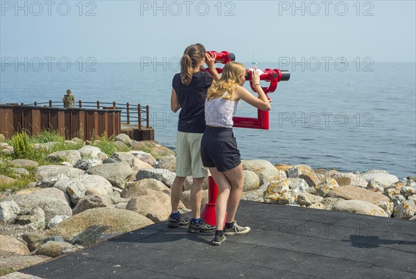 Two girls look out from Smygehuk