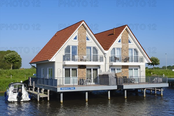 Pile houses on the river Harle