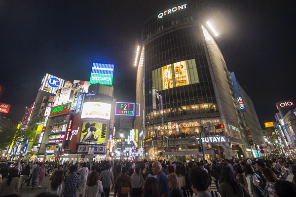 Shibuya crossing busiest road crossing in the world