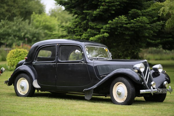 Oldtimer Citroen Traction 11 BL legere from 1957 in black