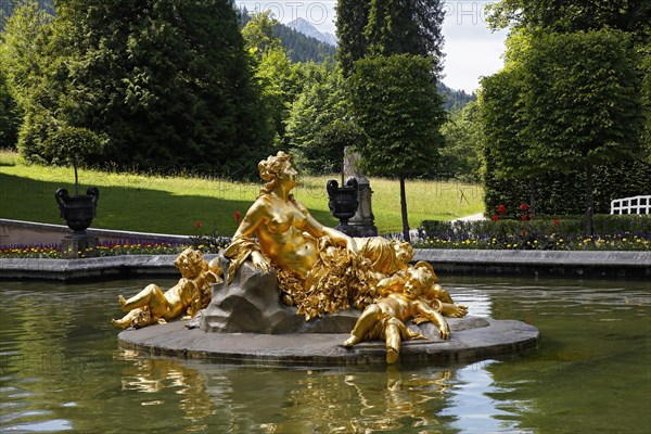 Flora fountain in the castle park of Linderhof Castle