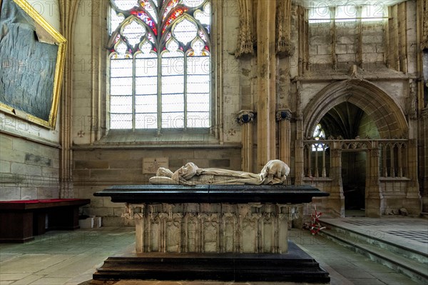 Recumbent statues of Charles I and Agnes de Bourgogne