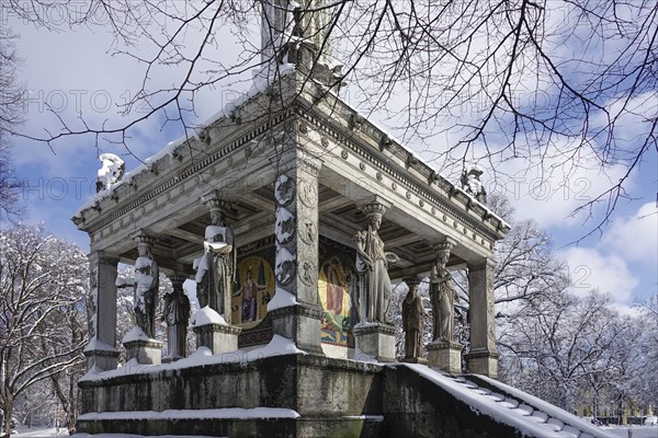 Peace angel or peace monument above the Prinzregent-Luitpold-Terrasse in the Maximiliansanlagen