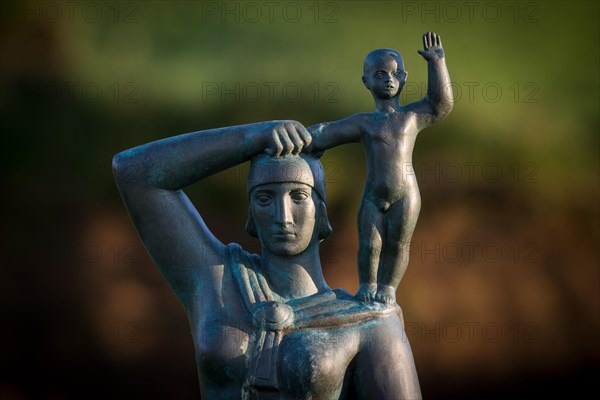 Monument to Guoriour Porbjarnardottir with son Snorri Porfinnsson