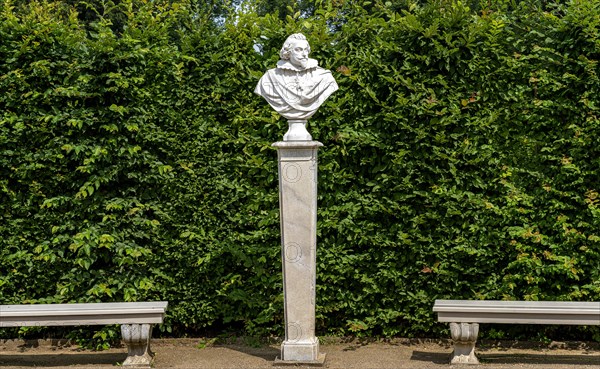 Busts at the first roundel in Sanssouci Park