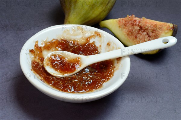 Fig jam in small bowls