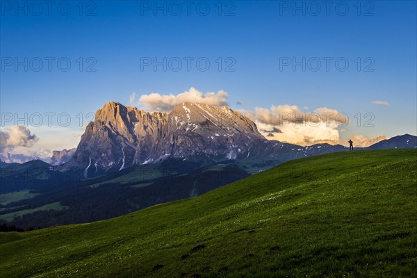 View of the peaks of the Langkofel (left) and the Plattkofel (right)