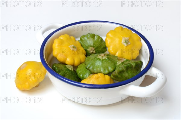 Patisson pumpkins in bowl