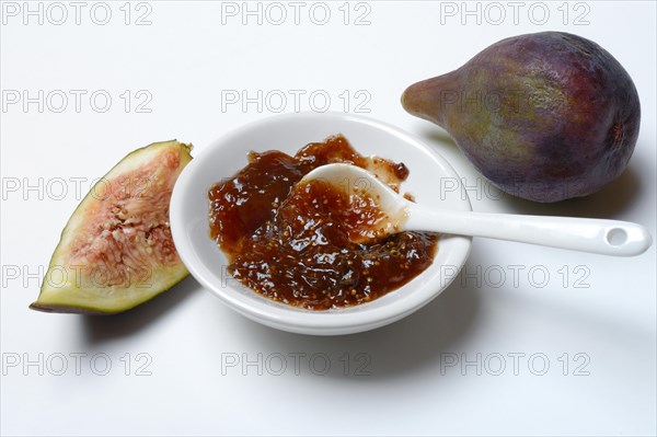 Fig jam in small bowls