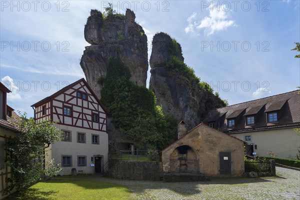 Two rock needles with Judenhof