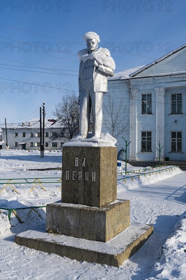 Lenin statue before the town house in Artyk village