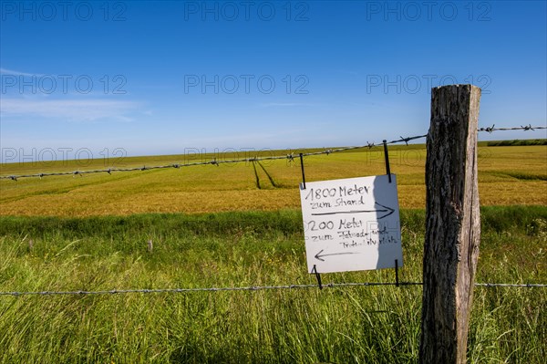 Reference to beach and bicycle rental at the inland dike in Nessmersiel