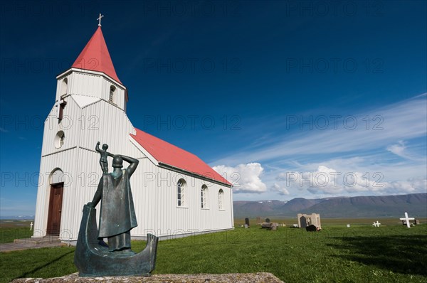 Monument to Guoriour Porbjarnardottir with son Snorri Porfinnsson