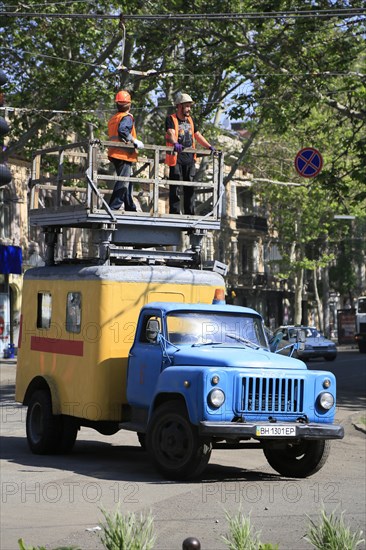 Truck with stand for work on the trolleybus overhead line