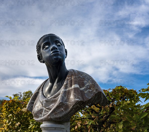 Busts at the first roundel in Sanssouci Park