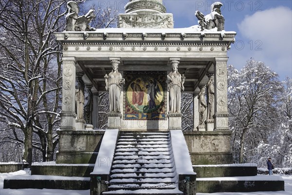 Peace angel or peace monument above the Prinzregent-Luitpold-Terrasse in the Maximiliansanlagen