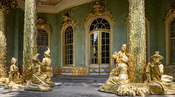 Group of figures at the Chinese House in Sanssouci Park
