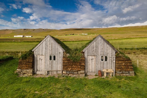 Horse stable and tool shed in original peat construction