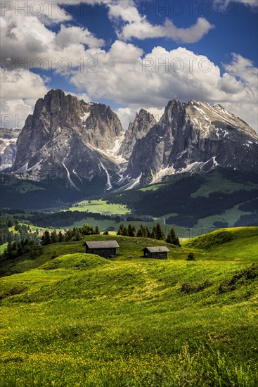 View of the peaks of the Langkofel (left) and the Plattkofel (right)